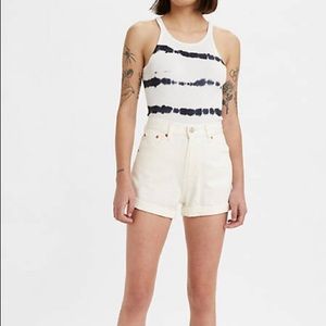 NWT | Levi’s High Rise Mom shorts Sz 24